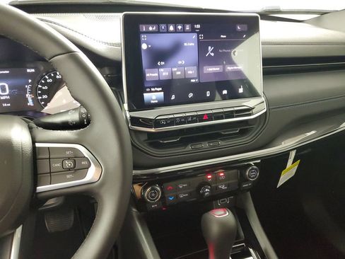 New 2026 Jeep Compass Latitude AWD/4WD image 16