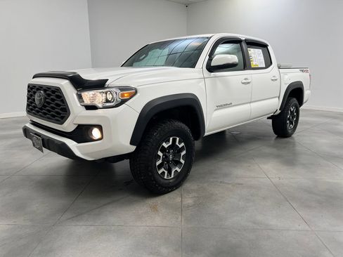 Used 2023 Toyota Tacoma TRD Off-Road w/ Technology Package AWD/4WD image 3