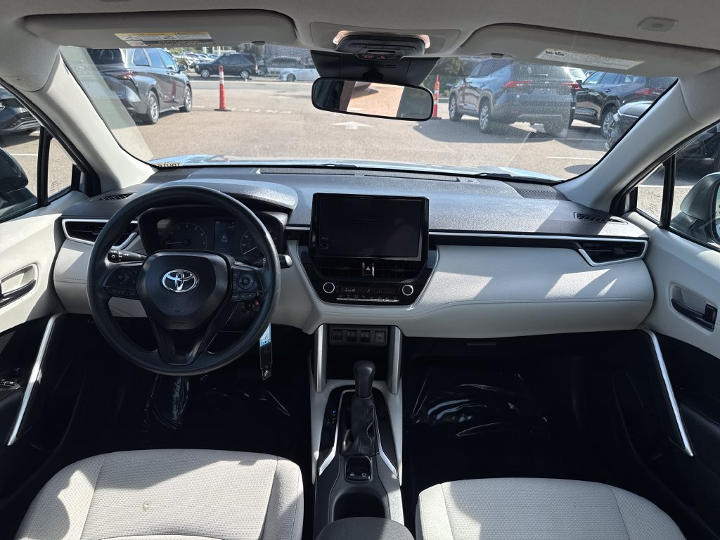 Used 2025 Toyota Corolla Cross L AWD/4WD image 11
