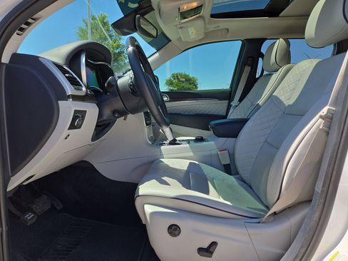 Used 2019 Jeep Grand Cherokee Summit AWD/4WD image 16