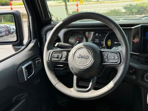 Used 2024 Jeep Wrangler Unlimited w/ Convenience Group AWD/4WD image 12