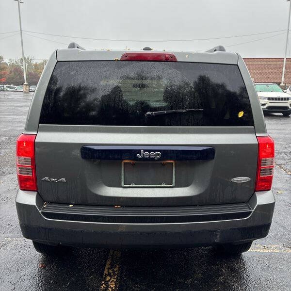 Used 2012 Jeep Patriot Latitude w/ Sun/Sound Group AWD/4WD image 4