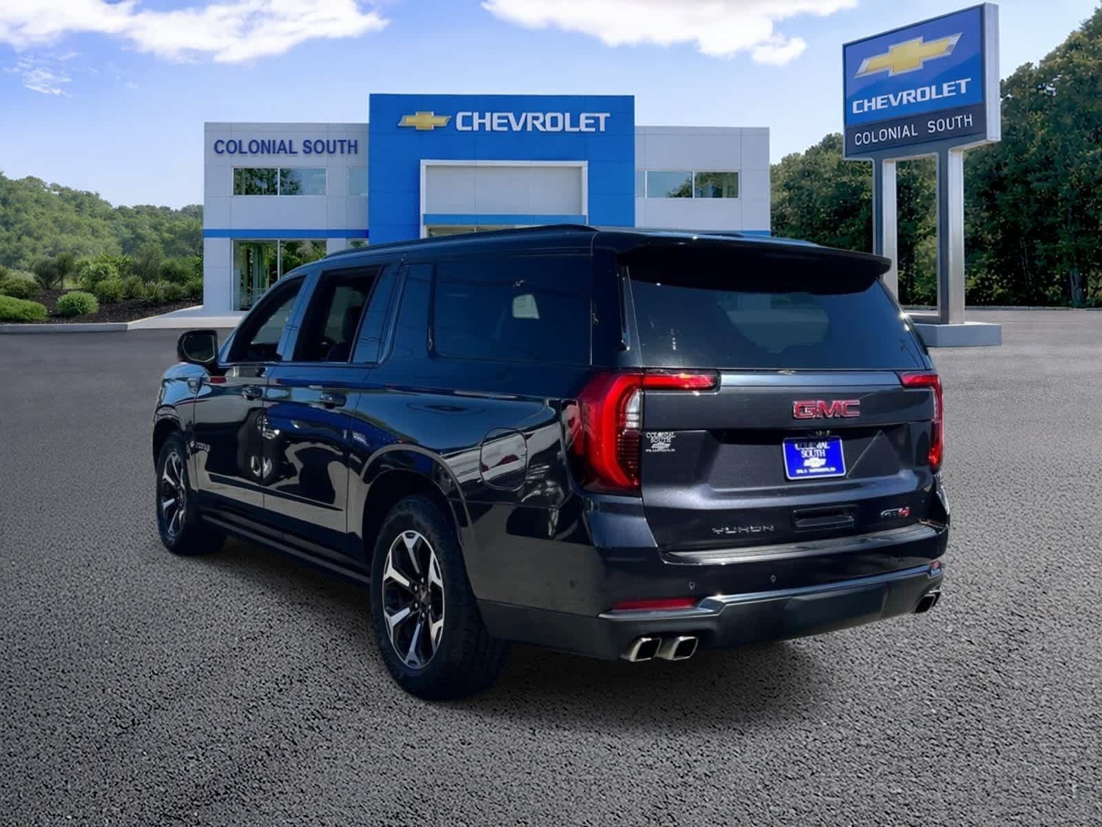 Used 2025 GMC Yukon XL AT4 w/ AT4 Premium Plus Package AWD/4WD image 4