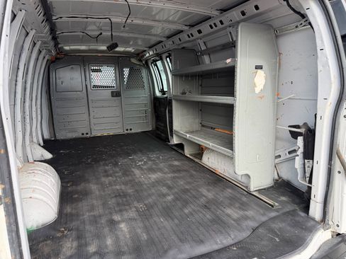 Used 2018 Chevrolet Express 2500 Extended w/ Driver Convenience Package image 23