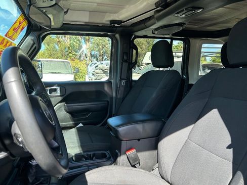 Used 2023 Jeep Wrangler Unlimited AWD/4WD image 15