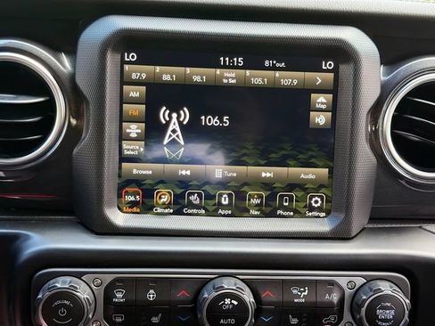 Used 2022 Jeep Wrangler Unlimited Sahara AWD/4WD image 29