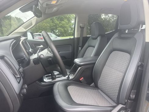 Used 2019 Chevrolet Colorado Z71 AWD/4WD image 17
