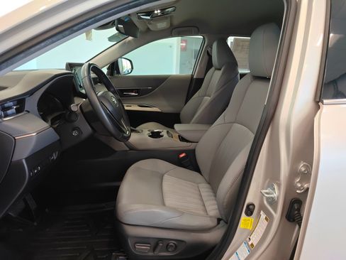 Used 2021 Toyota Venza XLE w/ Carpet Mat Package (TMS) AWD/4WD image 11
