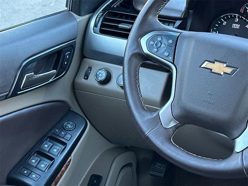 Used 2020 Chevrolet Suburban Premier image 25