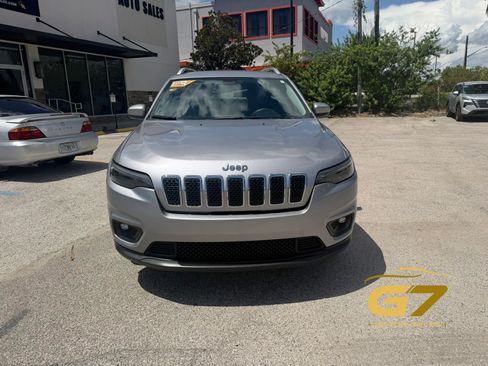 Used 2019 Jeep Cherokee Latitude w/ Popular Appearance Group FWD image 2