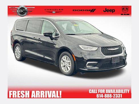 Used 2024 Chrysler Pacifica Touring-L FWD image 1