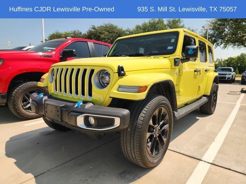 Used 2022 Jeep Wrangler Unlimited Sahara w/ Cold Weather Group AWD/4WD image 3