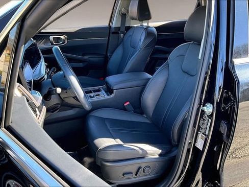 Used 2025 Kia Sorento S image 20
