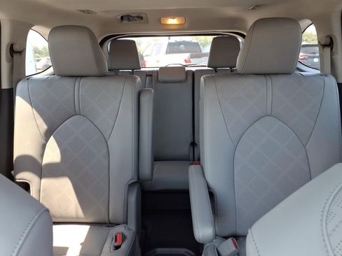 New 2026 Toyota Highlander Platinum AWD/4WD image 12