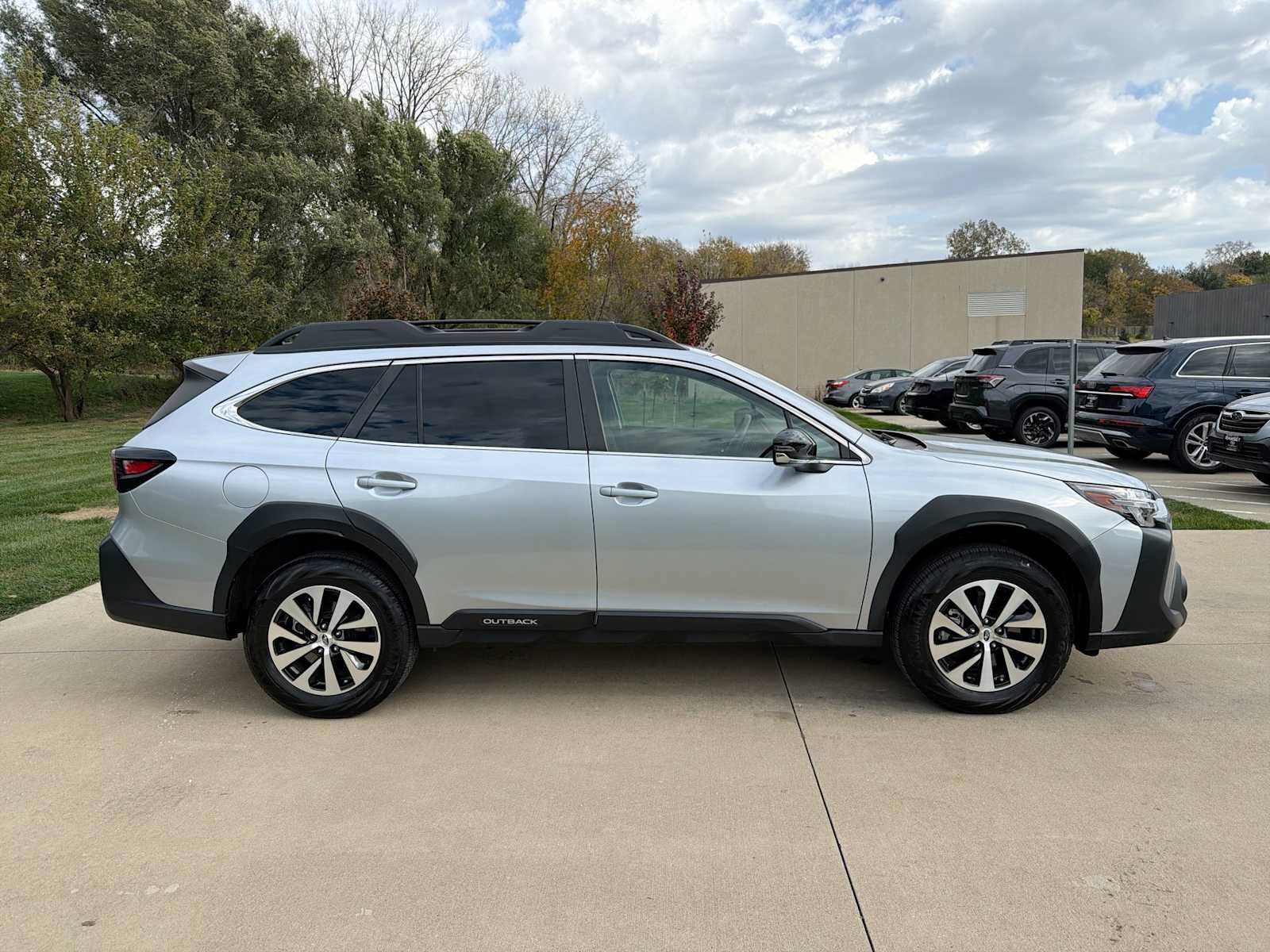 Used 2024 Subaru Outback Premium AWD/4WD image 7