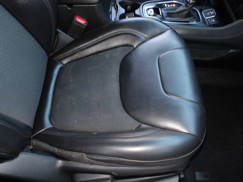Used 2021 Jeep Cherokee Latitude Plus FWD image 21