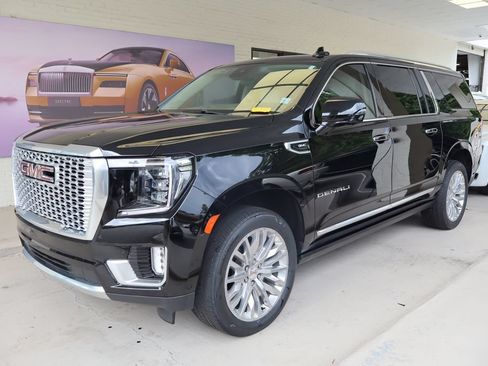 Used 2023 GMC Yukon XL Denali w/ Advanced Technology Package AWD/4WD image 1