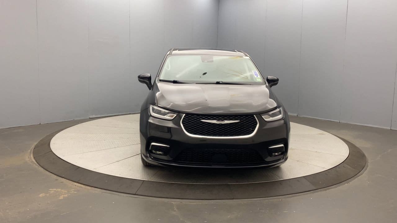 Used 2023 Chrysler Pacifica Touring-L FWD image 8