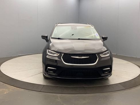 Used 2023 Chrysler Pacifica Touring-L FWD image 8