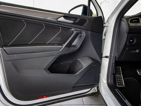 Certified 2023 Volkswagen Tiguan SE R-Line FWD image 19