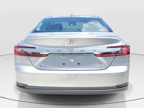 Used 2026 Toyota Camry LE w/ Convenience Package FWD image 5