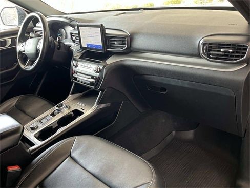 Used 2020 Ford Explorer XLT w/ Equipment Group 202A image 26