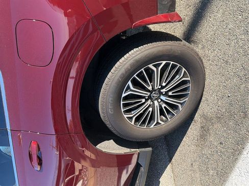 Used 2025 Nissan Armada Platinum image 43