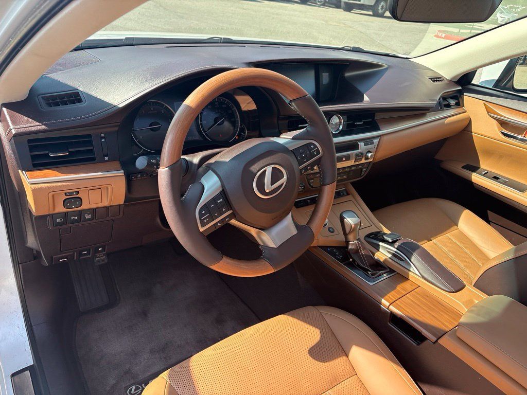 Used 2016 Lexus ES 350 w/ Luxury Package w/Wood Trim FWD image 13