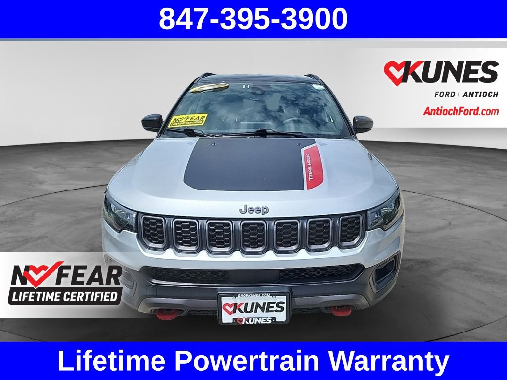 Used 2025 Jeep Compass Trailhawk AWD/4WD image 2