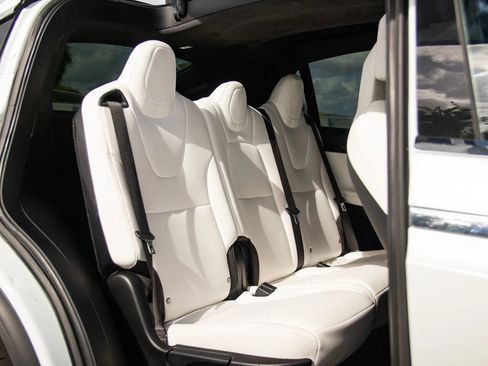 Used 2018 Tesla Model X 75D AWD/4WD image 29