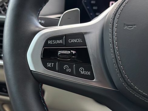 Used 2025 BMW X7 M60i w/ Climate Comfort Package AWD/4WD image 38