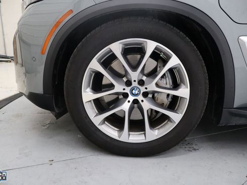 Used 2025 BMW X5 xDrive50e image 12