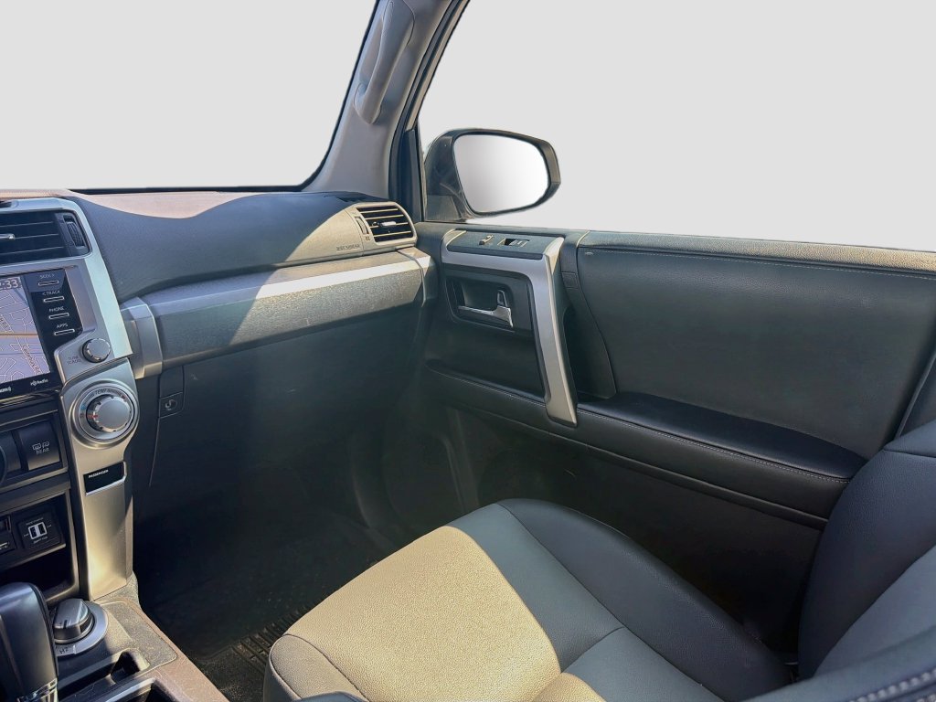Used 2020 Toyota 4Runner SR5 Premium w/ Moonroof Package AWD/4WD image 25