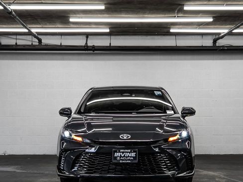 Used 2025 Toyota Camry SE FWD image 8