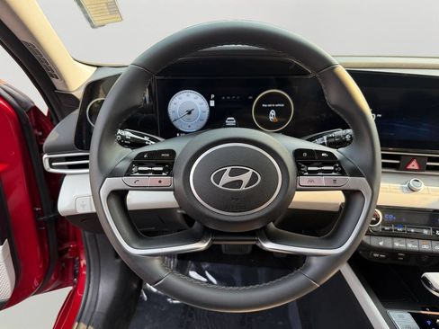 Used 2025 Hyundai Elantra Limited FWD image 12