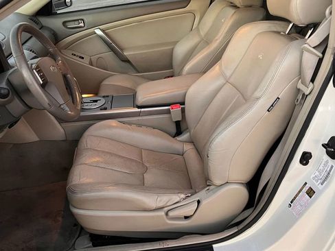 Used 2004 INFINITI G35 Coupe w/ Performance Tire & Wheel Pkg image 10