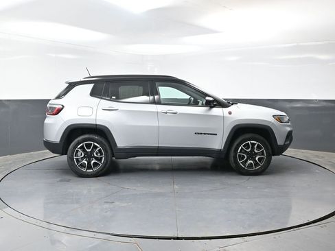 Used 2024 Jeep Compass Trailhawk AWD/4WD image 3