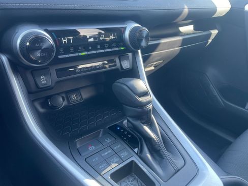 Used 2025 Toyota RAV4 XLE image 43