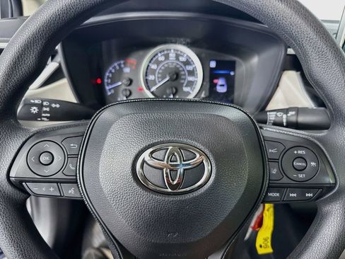 Used 2021 Toyota Corolla LE FWD image 16
