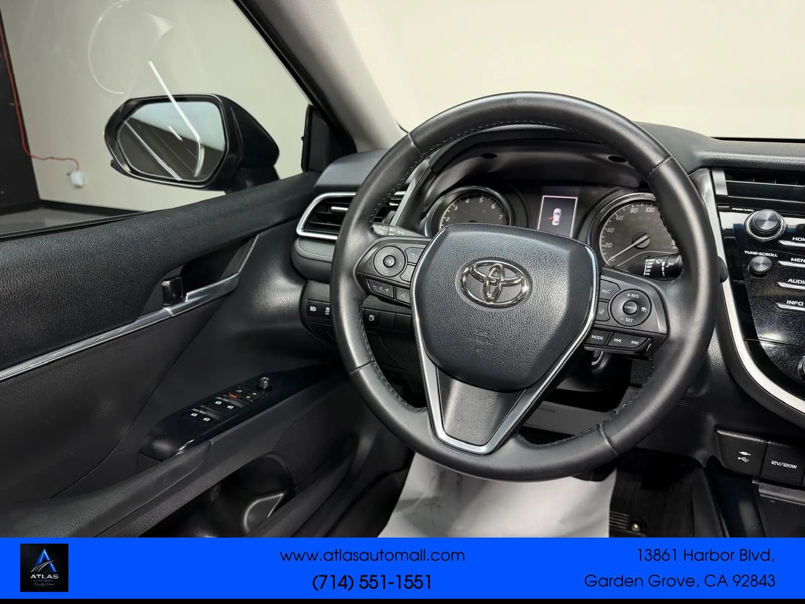 Used 2018 Toyota Camry SE w/ Moonroof Package FWD image 21