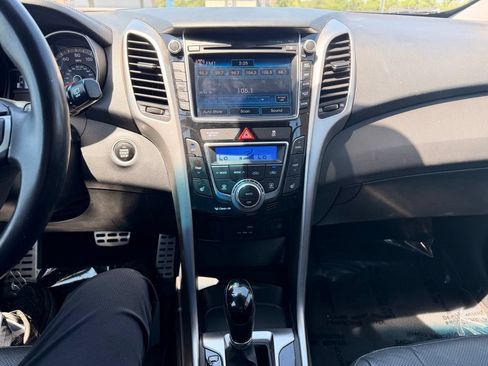 Used 2015 Hyundai Elantra GT w/ Option Group 03 FWD image 18