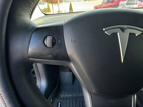 Used 2022 Tesla Model 3 image 27