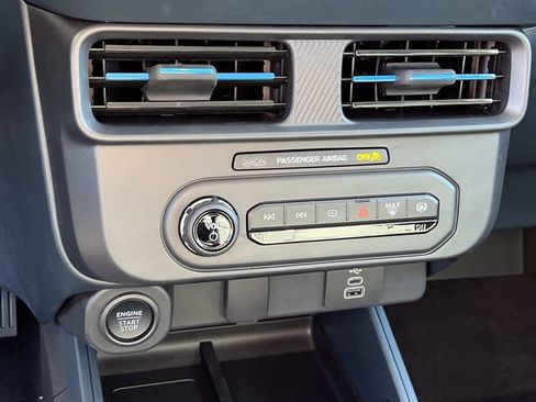 Used 2025 Ford Maverick Lobo AWD/4WD image 33