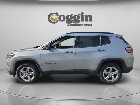 Used 2023 Jeep Compass Latitude AWD/4WD image 2