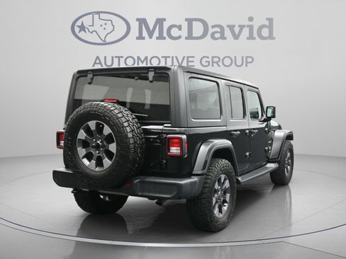 Used 2018 Jeep Wrangler Unlimited Sahara AWD/4WD image 8