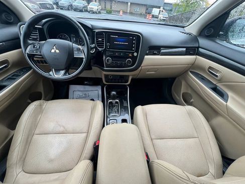 Used 2017 Mitsubishi Outlander SEL AWD/4WD image 11