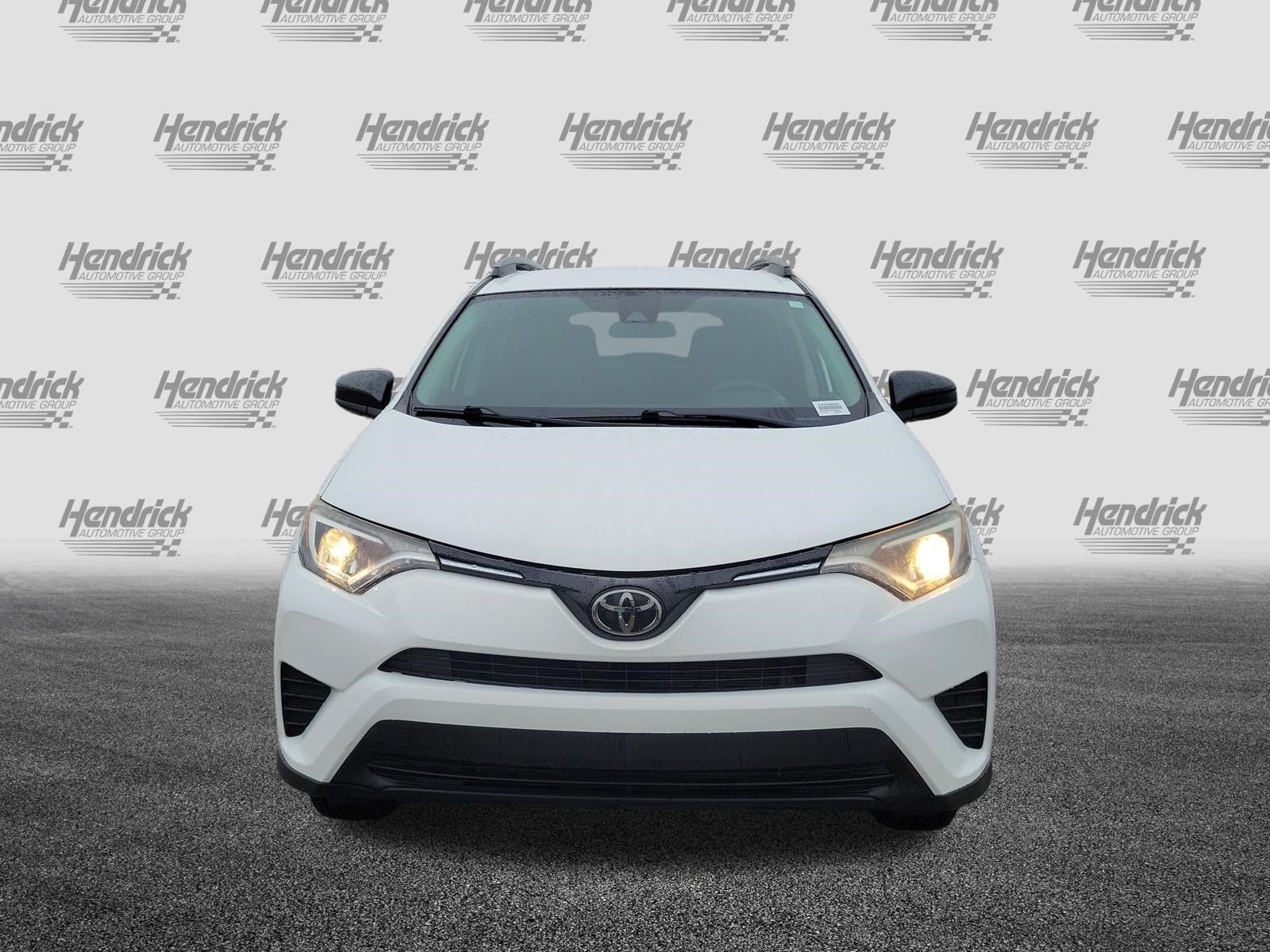 Used 2018 Toyota RAV4 LE FWD image 9