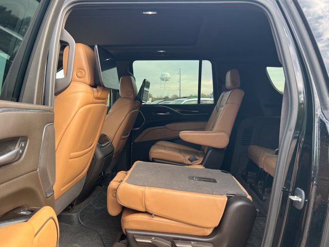 Used 2023 Cadillac Escalade ESV Sport w/ LPO, ONYX Package AWD/4WD image 30