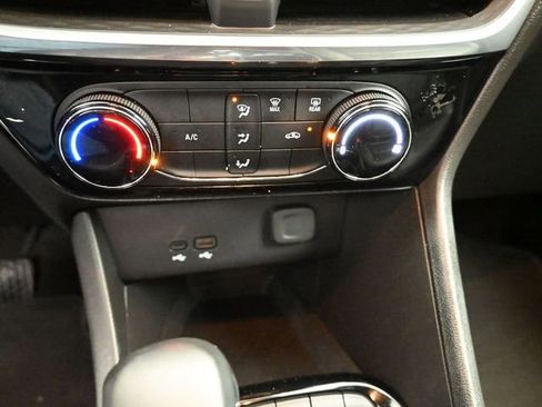 Used 2024 Buick Encore GX Sport Touring image 17