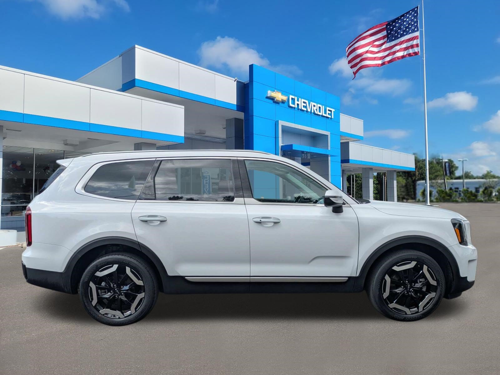 Used 2025 Kia Telluride S FWD image 2